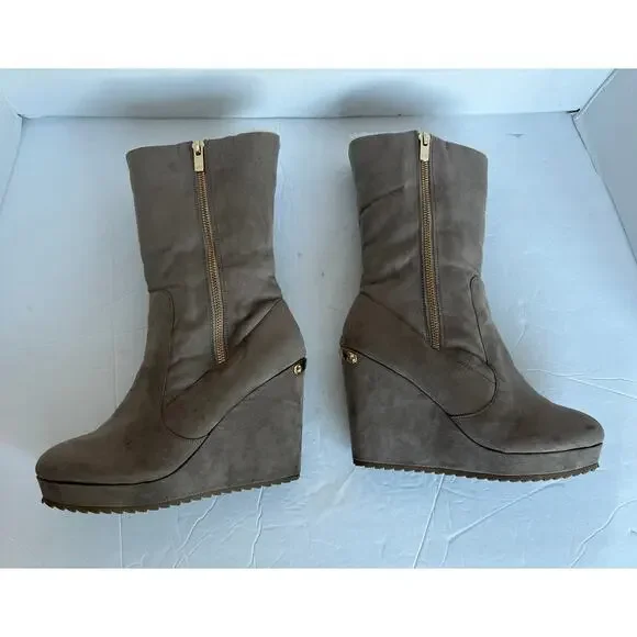 Juicy Couture Taupe Faux Suede Sherpa Lined Side Zip Wedge Heel Mid Calf Boots 8 - Picture 5 of 11